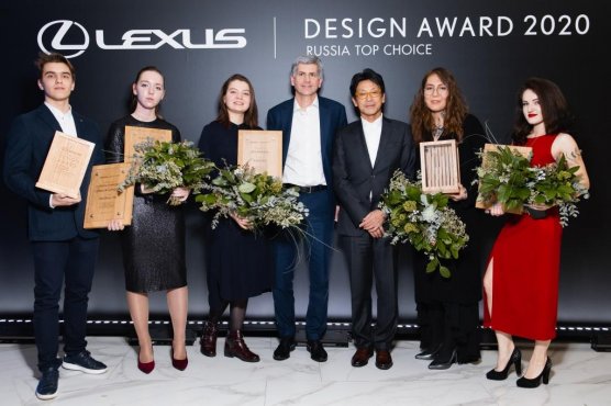 Финалисты конкурса Lexus Design Award Russia Тор Choice 2020 и управляющий директор по продажам и маркетингу Лексус в России Джон Томсон